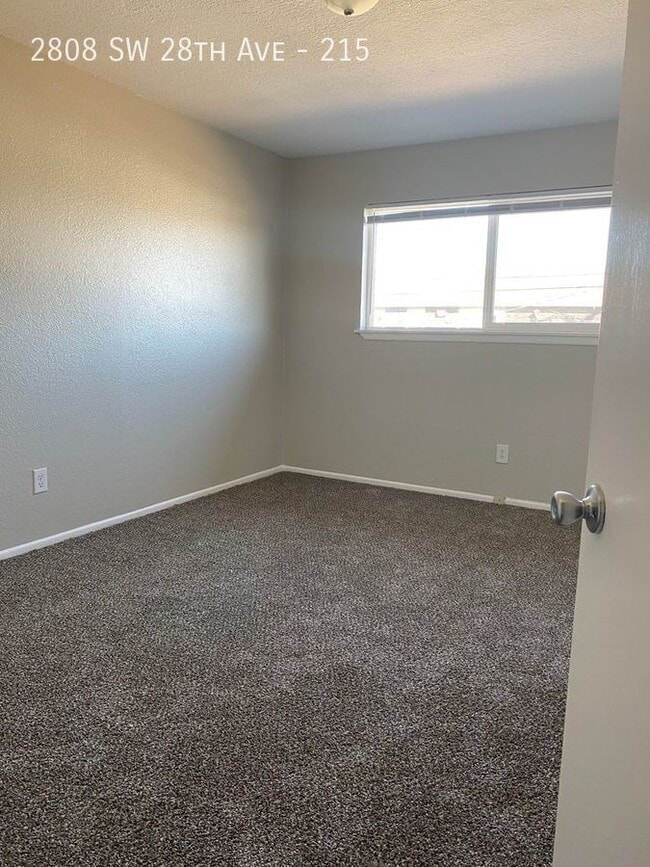 Building Photo - 2808 SW 28th Ave