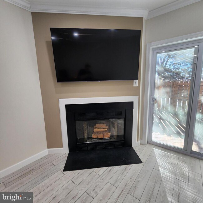 Building Photo - 255 S Pickett St