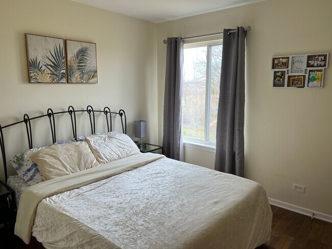 Building Photo - 1327 Fox Chase Dr