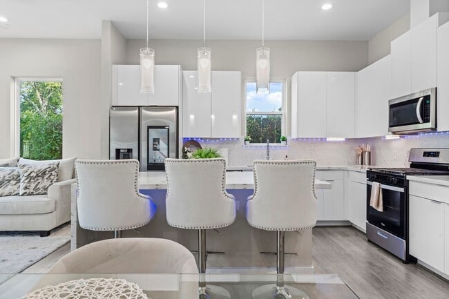 Building Photo - 851 Prosper St