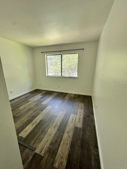 Building Photo - 252 Sharp Cir