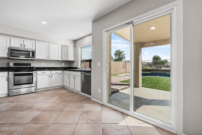 Building Photo - 7911 S 47th Ln