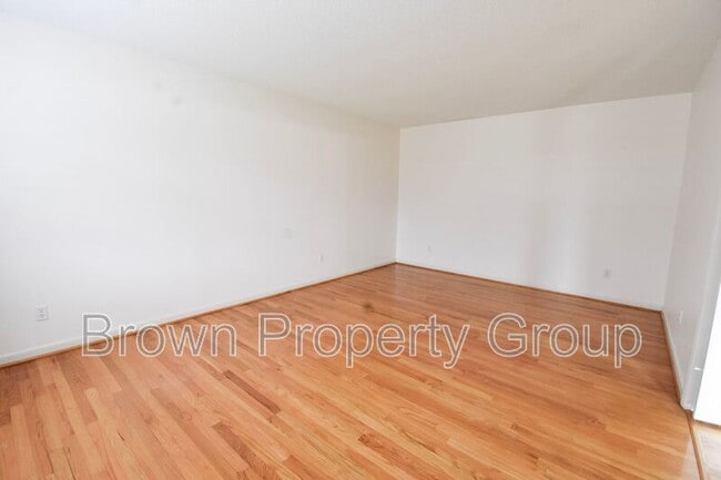 Building Photo - 2417 Dartmouth Dr