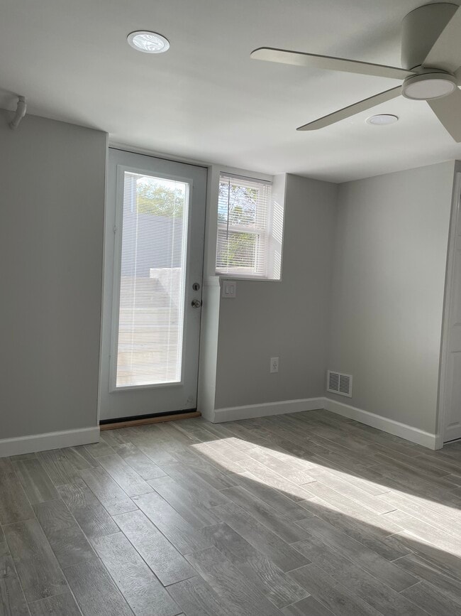 Building Photo - 5 Parkdale Dr