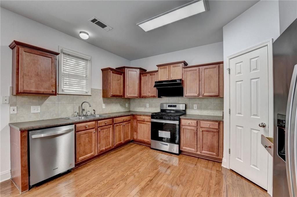 Building Photo - 2104 Nelms Pointe Landing