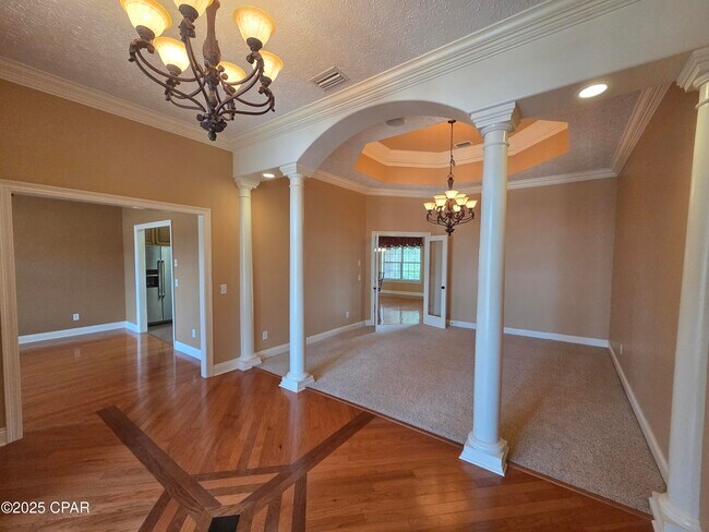 Building Photo - 3401 Hillcrest Dr