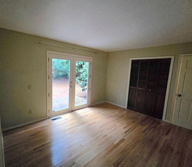 Building Photo - 5 Bedroom 4 Bathroom Home in Woodinville