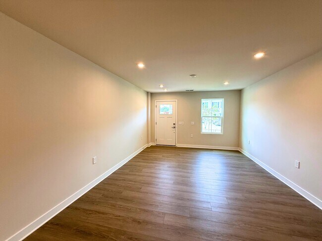 Building Photo - 118 Rhodell Ln
