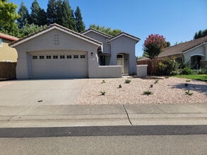 Building Photo - Modern 3-Bedroom, 2-Bathroom Home with Ope...