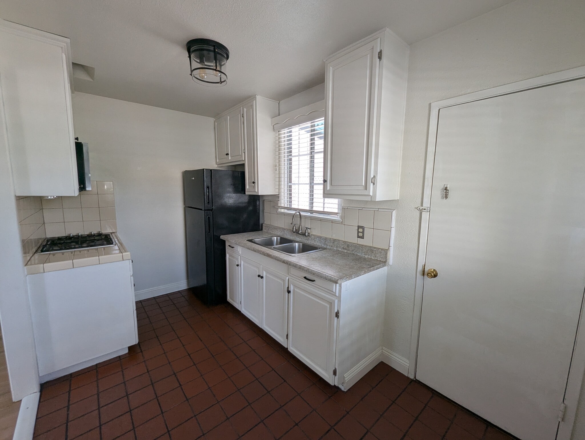 Building Photo - 4919 La Rica Ave