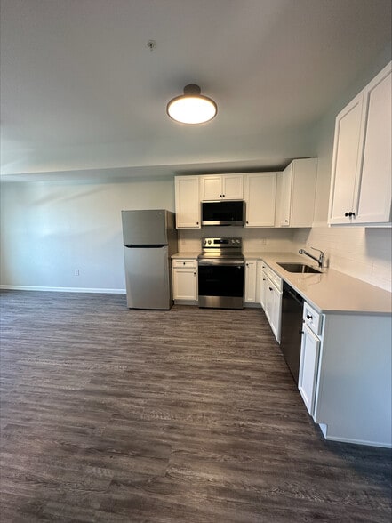 1-bedroom kitchen - 135 - 153 Waterman Ave