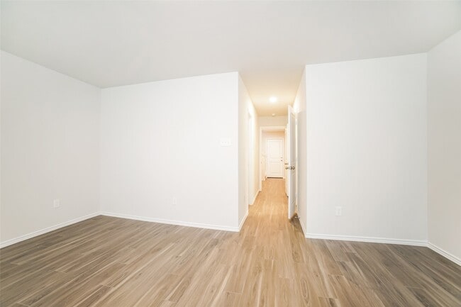 Building Photo - 1217 Narrow Hts Dr