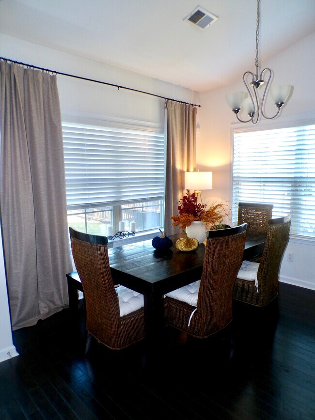 Building Photo - 114 Eldon Dr