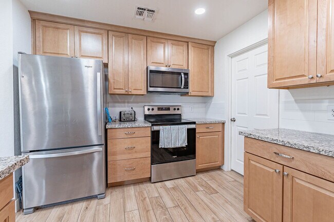 Building Photo - 651 E Kael Cir