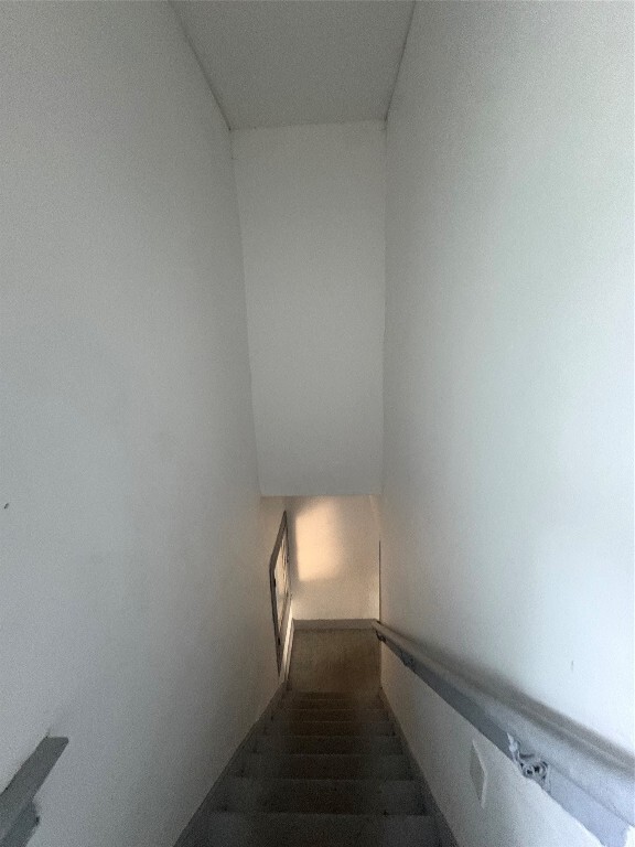 Building Photo - 171 Chapin St