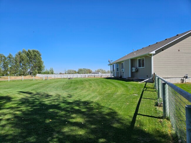 Building Photo - 4007 E 66 N