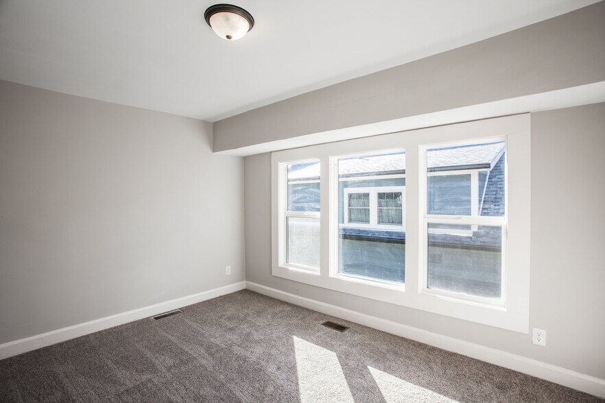 Building Photo - 3841 N Park Ave