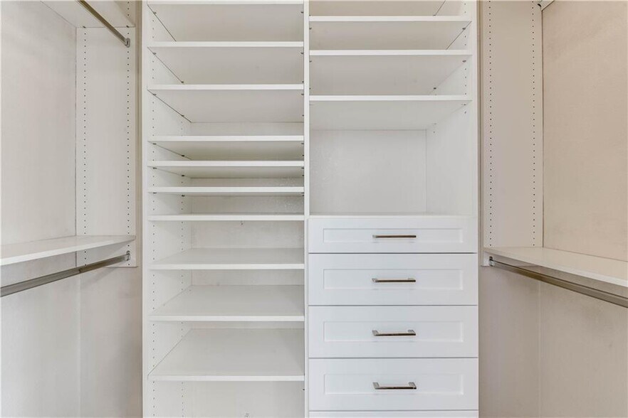 Building Photo - 1115 Kinney Ave