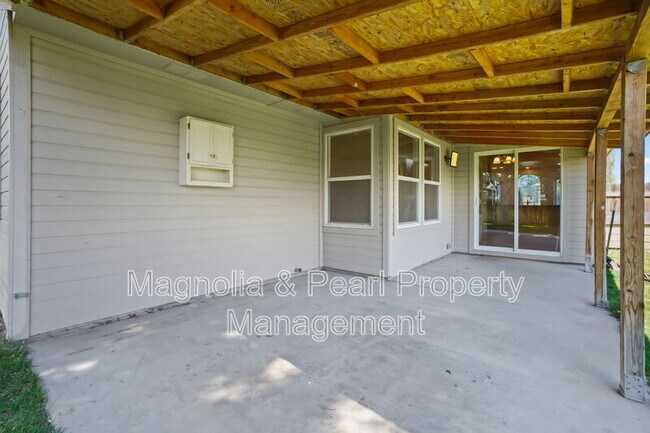 Building Photo - 979 Peregrine Dr