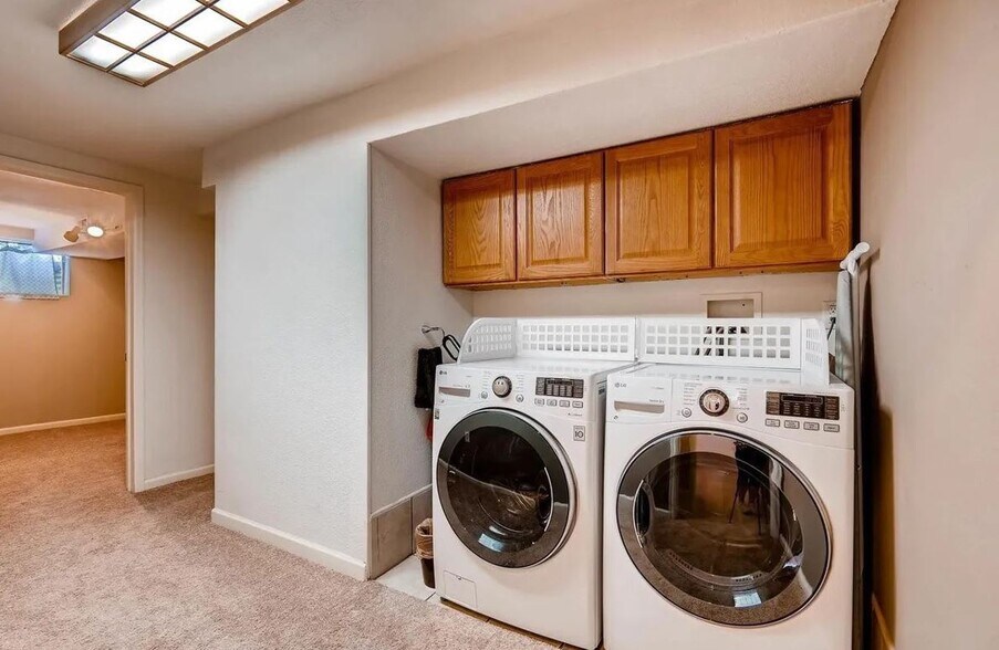 laundry - washer dryer included - 1220 S Benton St