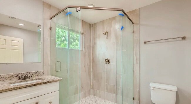 Building Photo - AVAILABLE NOW READY TO MOVE IN