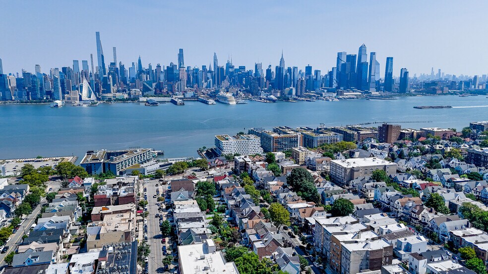 Building Photo - 41 47th St