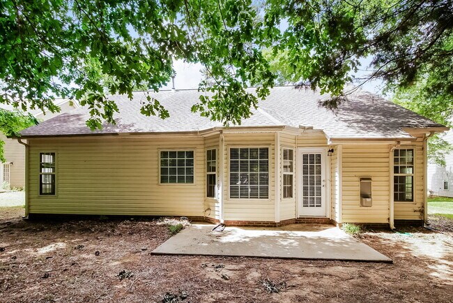 Building Photo - 7007 Duchamp Dr