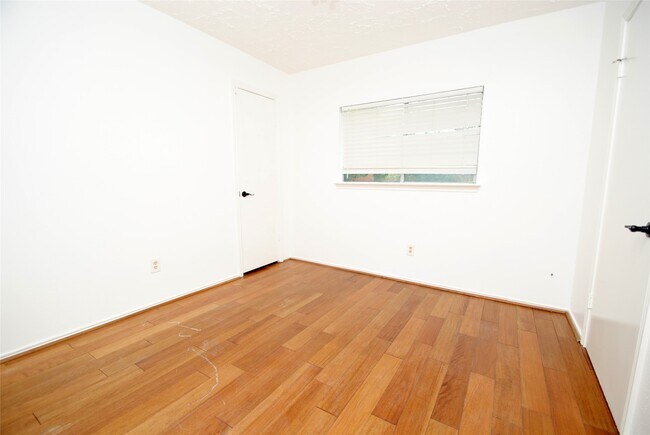 Building Photo - 16311 La Luna Dr