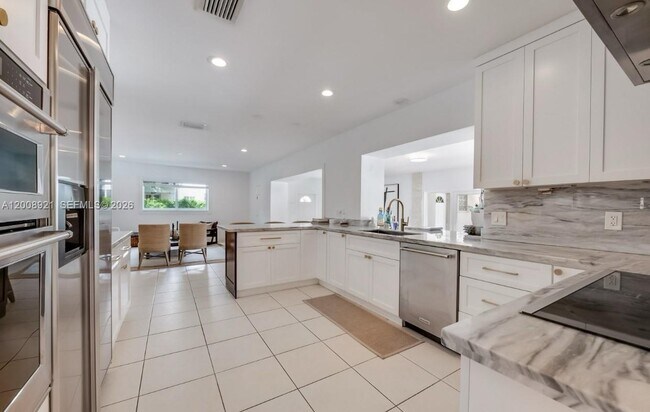 Building Photo - 6875 SW 96th St