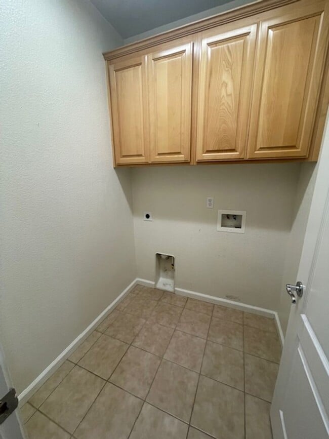 Building Photo - Desirable Folsom Property Near Russell Ranch Elementary School!