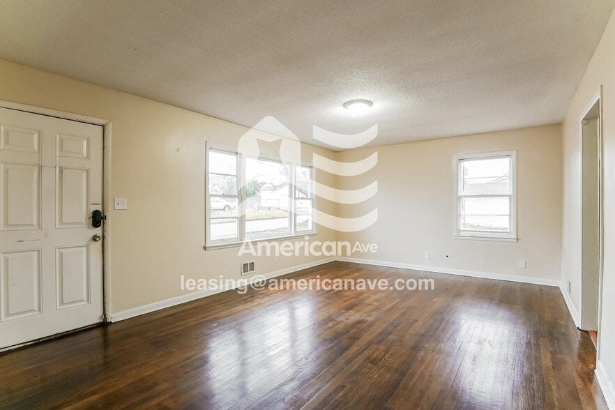 Building Photo - 1107 Ave I