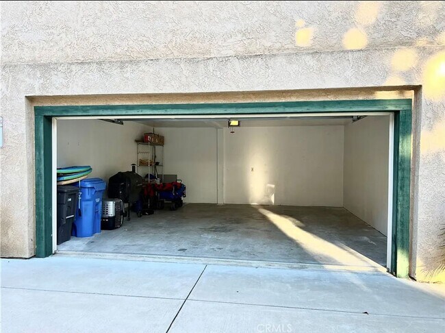 Building Photo - Remodeled, Upstairs 2BD / 1BA Condo Less Than 1/2 Mile From the Beach