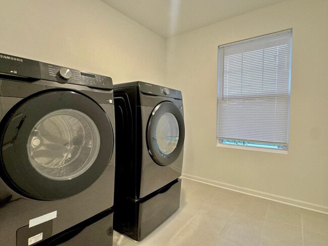 Building Photo - 4397 Chelsea Mnr Cir