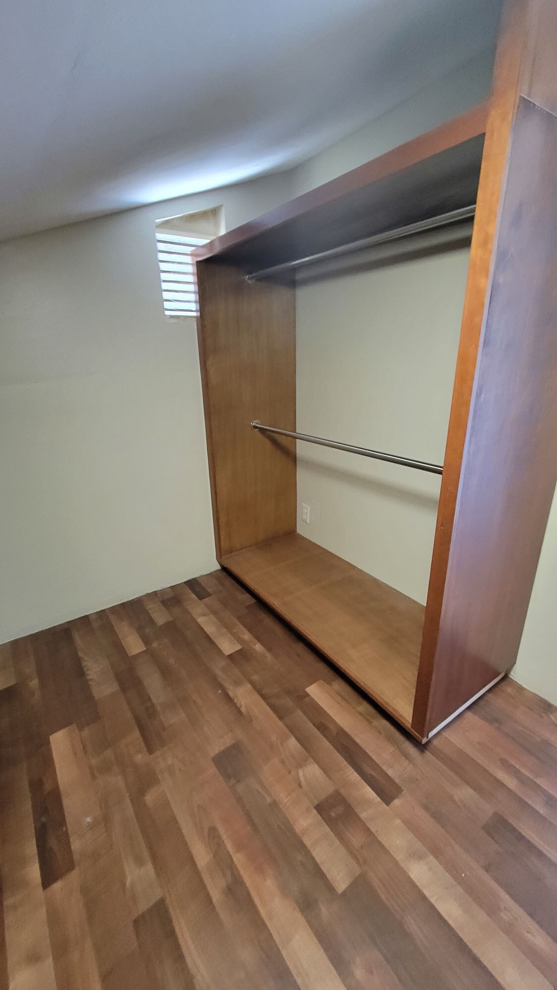 Special Closet - 203 Oriole Ct