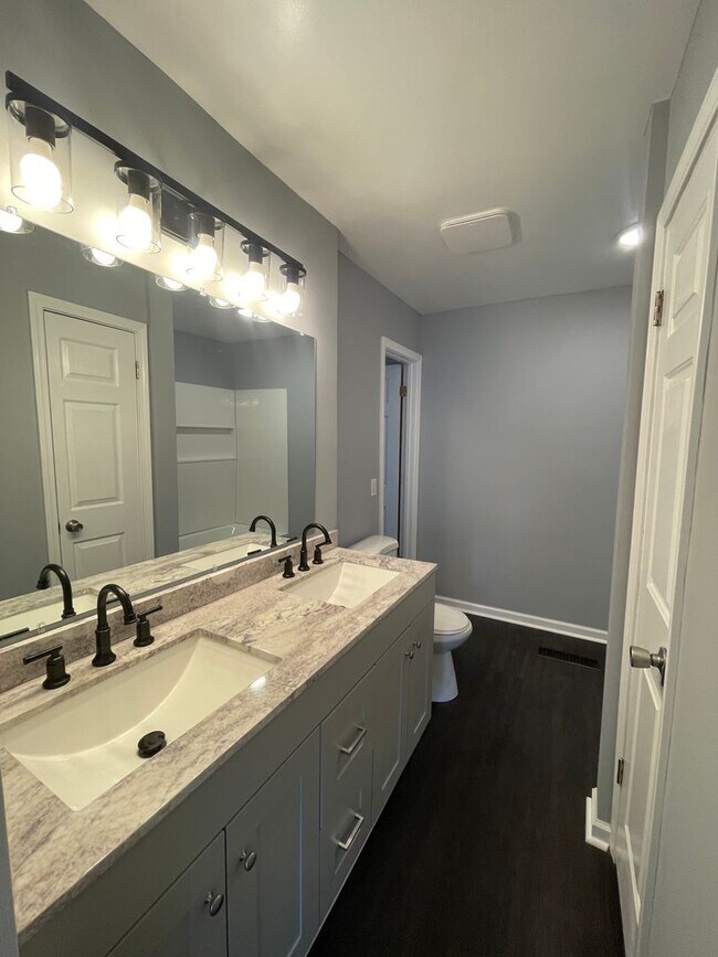 Building Photo - Sensational Three Bedroom Home Located in the Earlewood Community!