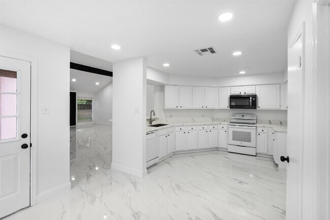 Building Photo - 611 Muirwood Ln