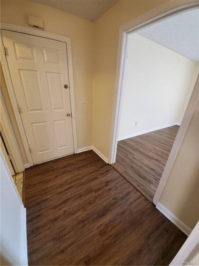 Building Photo - 99 Broadway