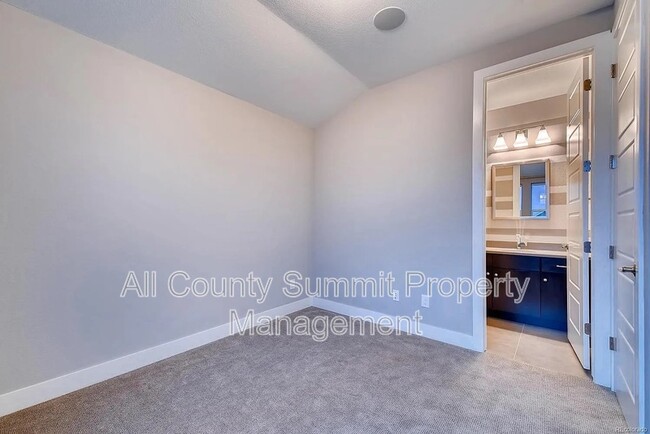 Building Photo - 1112 S Grant St