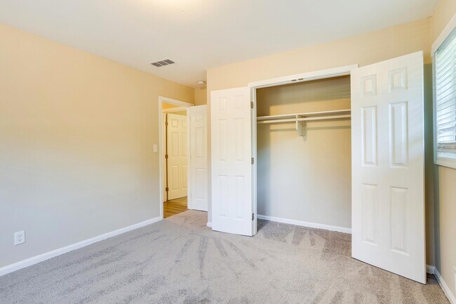 Building Photo - 2572 Glenrock Dr