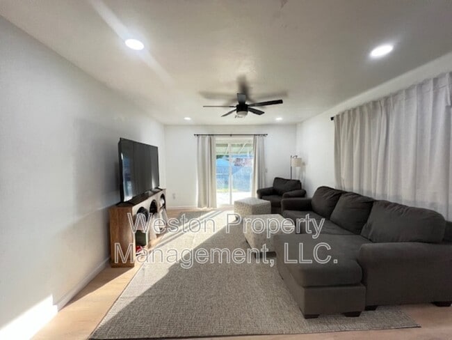 Building Photo - 5804 NW 66th St