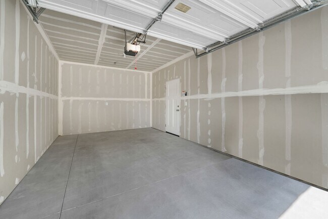 Building Photo - Modern 3-Bedroom Condo in Prime Riverton L...