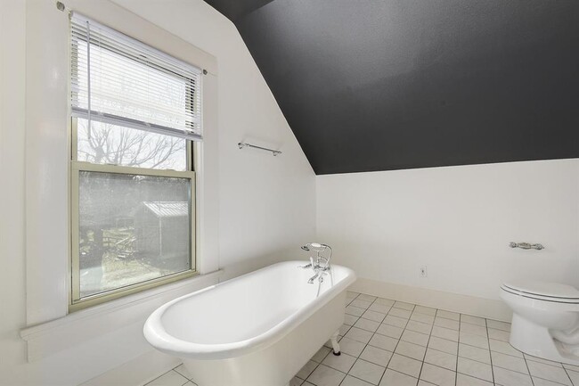 Building Photo - 205 S Rio Grande St