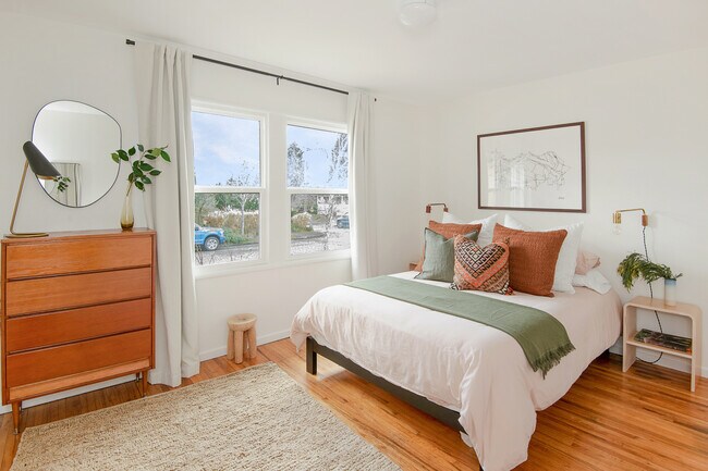 Building Photo - 1330 NE Church St