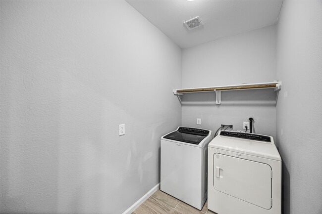 Building Photo - 426 New Hampshire St