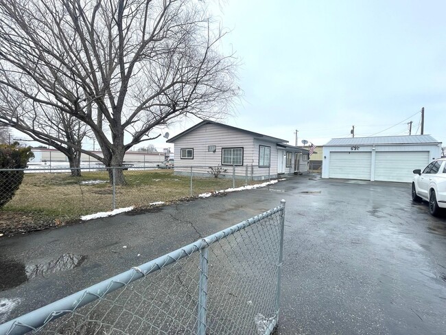 Building Photo - Completely Remodeled Single-Family Home fo...