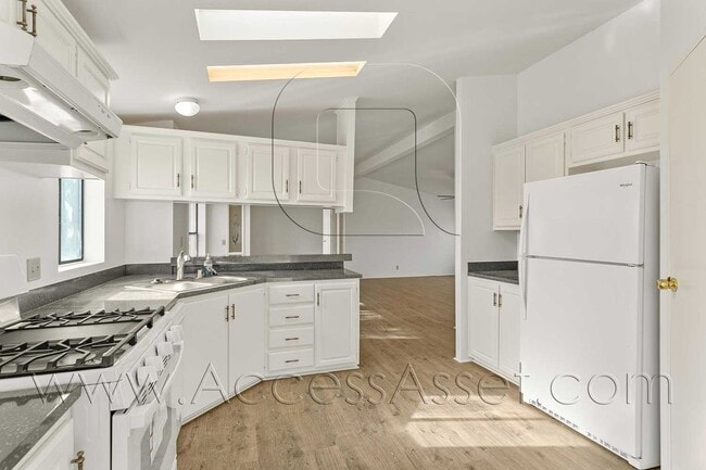 Building Photo - Private 3 Bed /2 Bath Home With Scenic Views In Lake Elsinore!