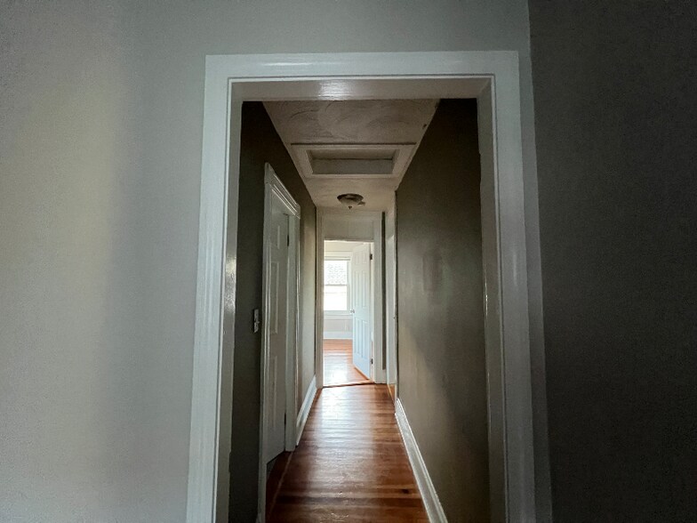 Building Photo - 360-362 Weeden St