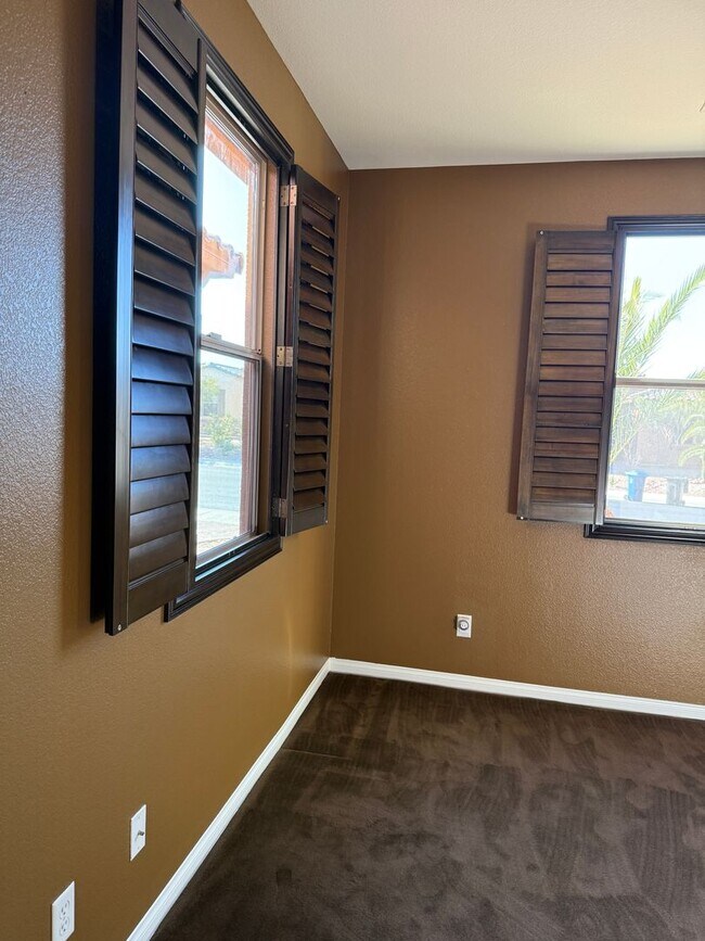 Building Photo - Magnificent Home Located In Guard Gated Tuscany!