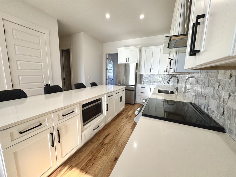 Building Photo - 411 McAdoo Ave