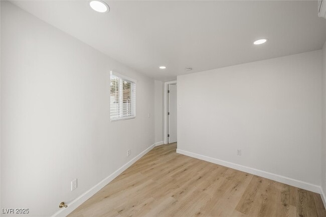 Building Photo - 4315 Ridgedale Ave